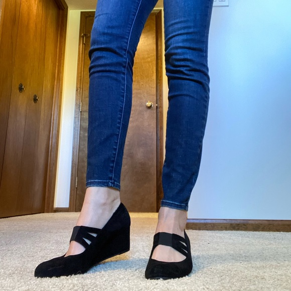 Women’s 8 Black Suede Mary Jane Style Wedges - Picture 3 of 10